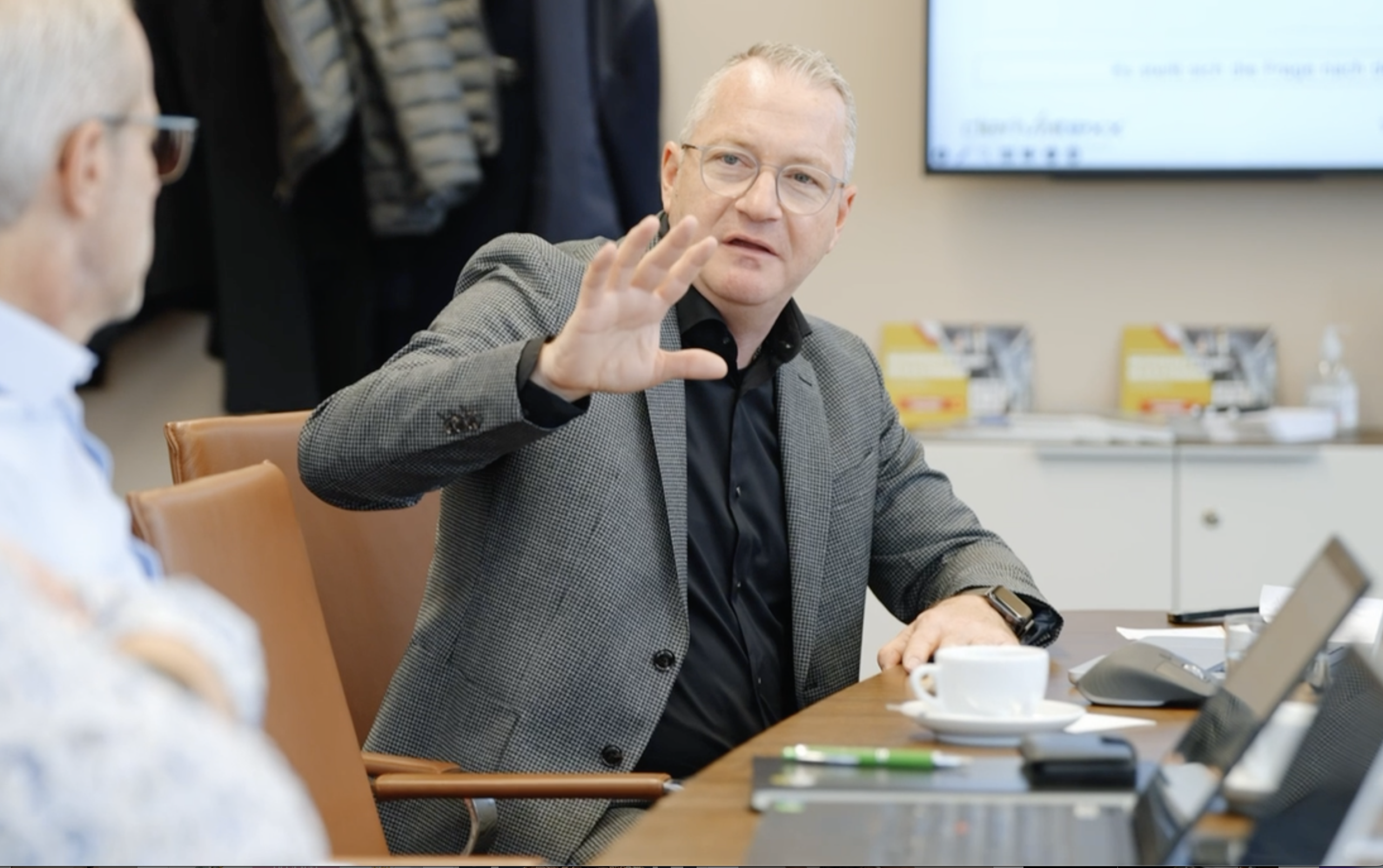 Dennis Bach, Ansprechpartner für Fragen zum Workshop Modernes Bondmanagement